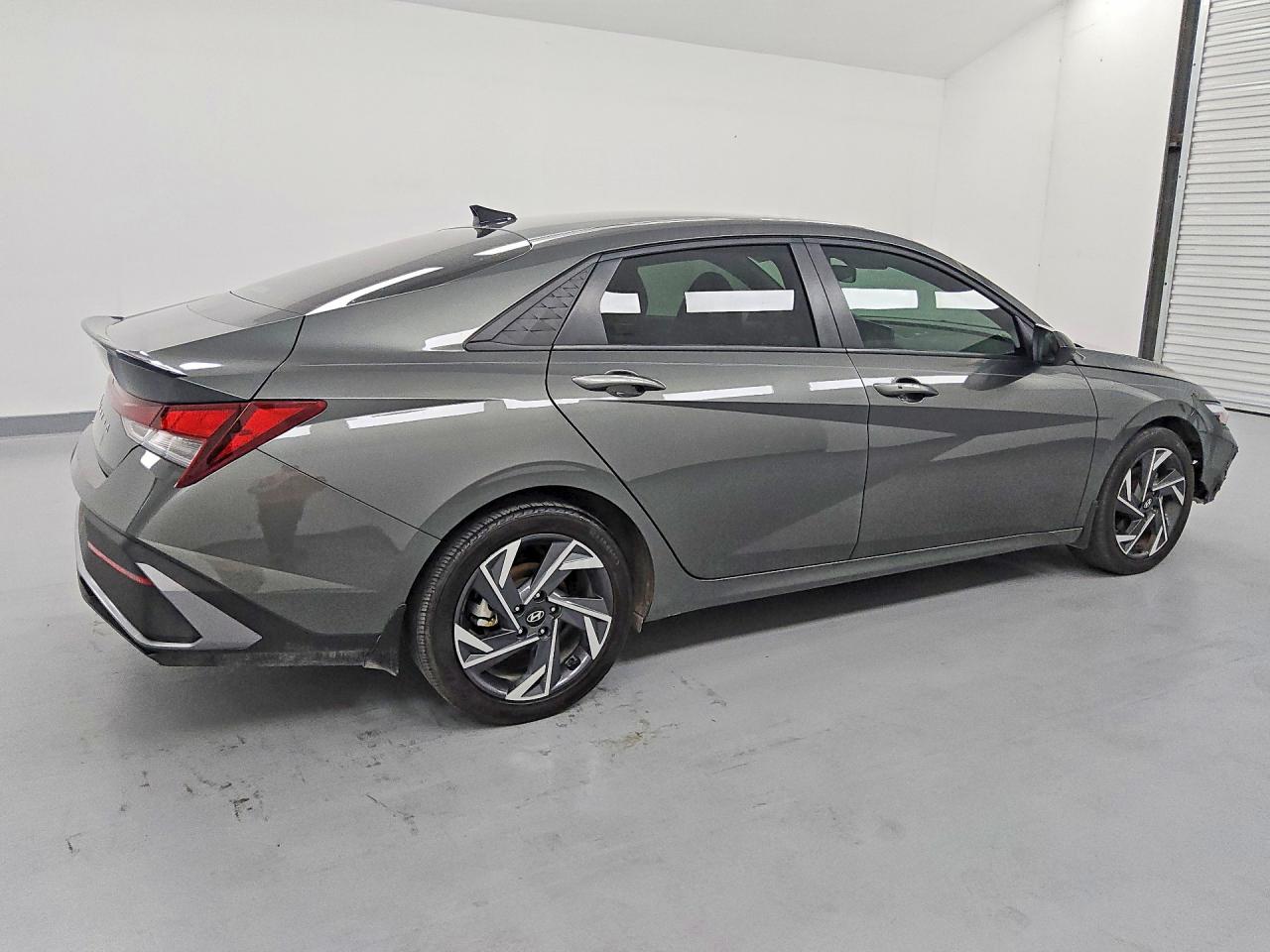 2025 HYUNDAI ELANTRA SEL SPORT — снимка 3