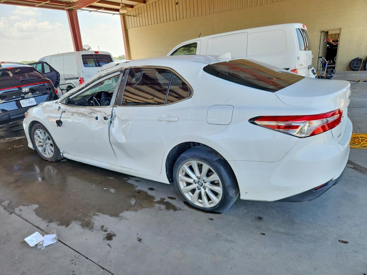 2019 TOYOTA CAMRY LE — снимка 2