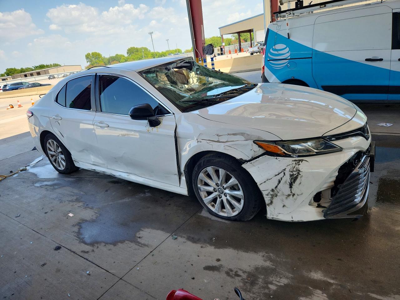 2019 TOYOTA CAMRY LE — снимка 4