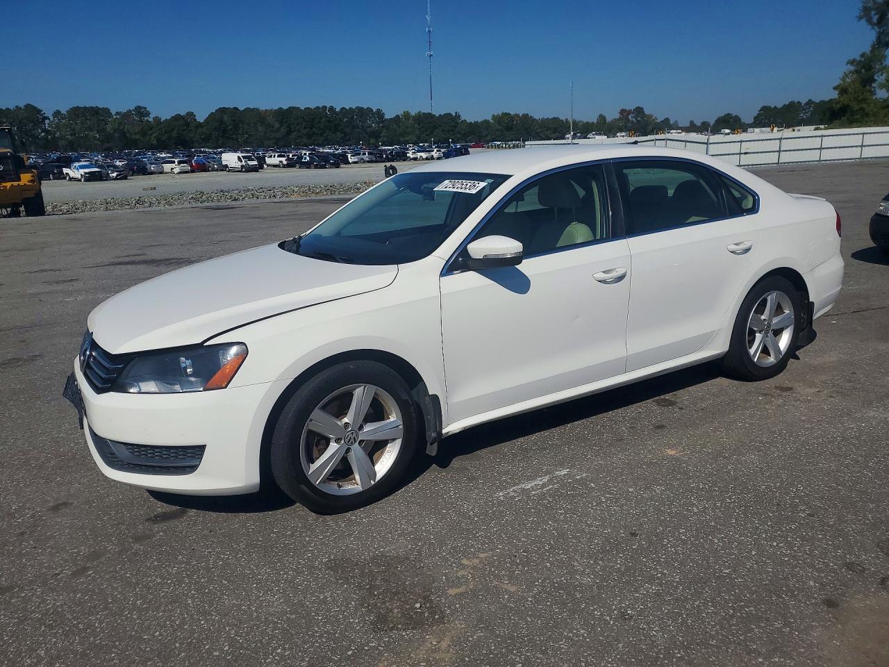 2015 VOLKSWAGEN PASSAT SE