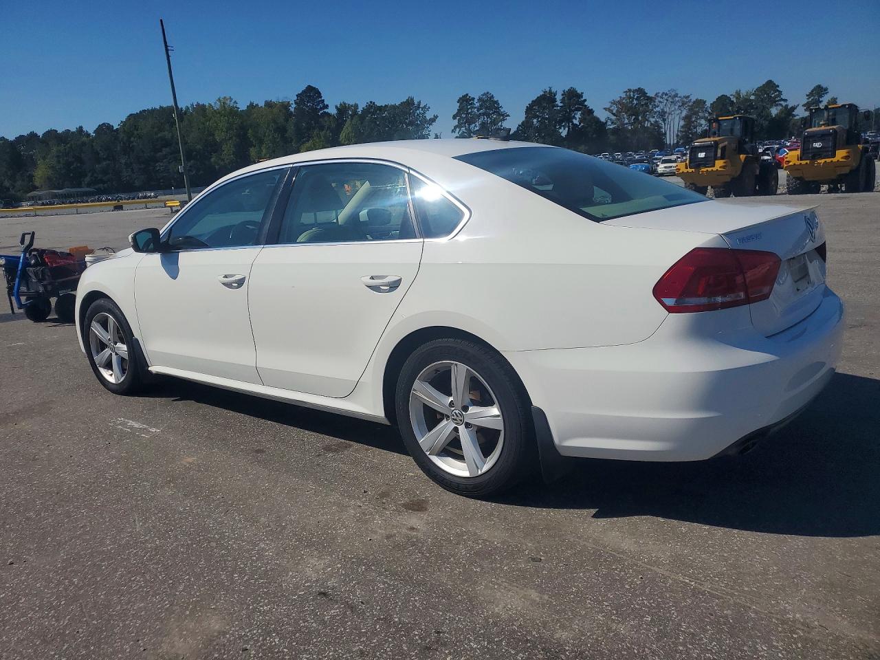 2015 VOLKSWAGEN PASSAT SE — photo 2