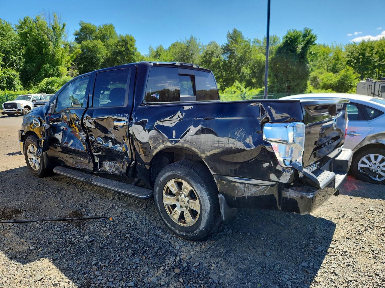 2017 NISSAN TITAN SV — снимка 2