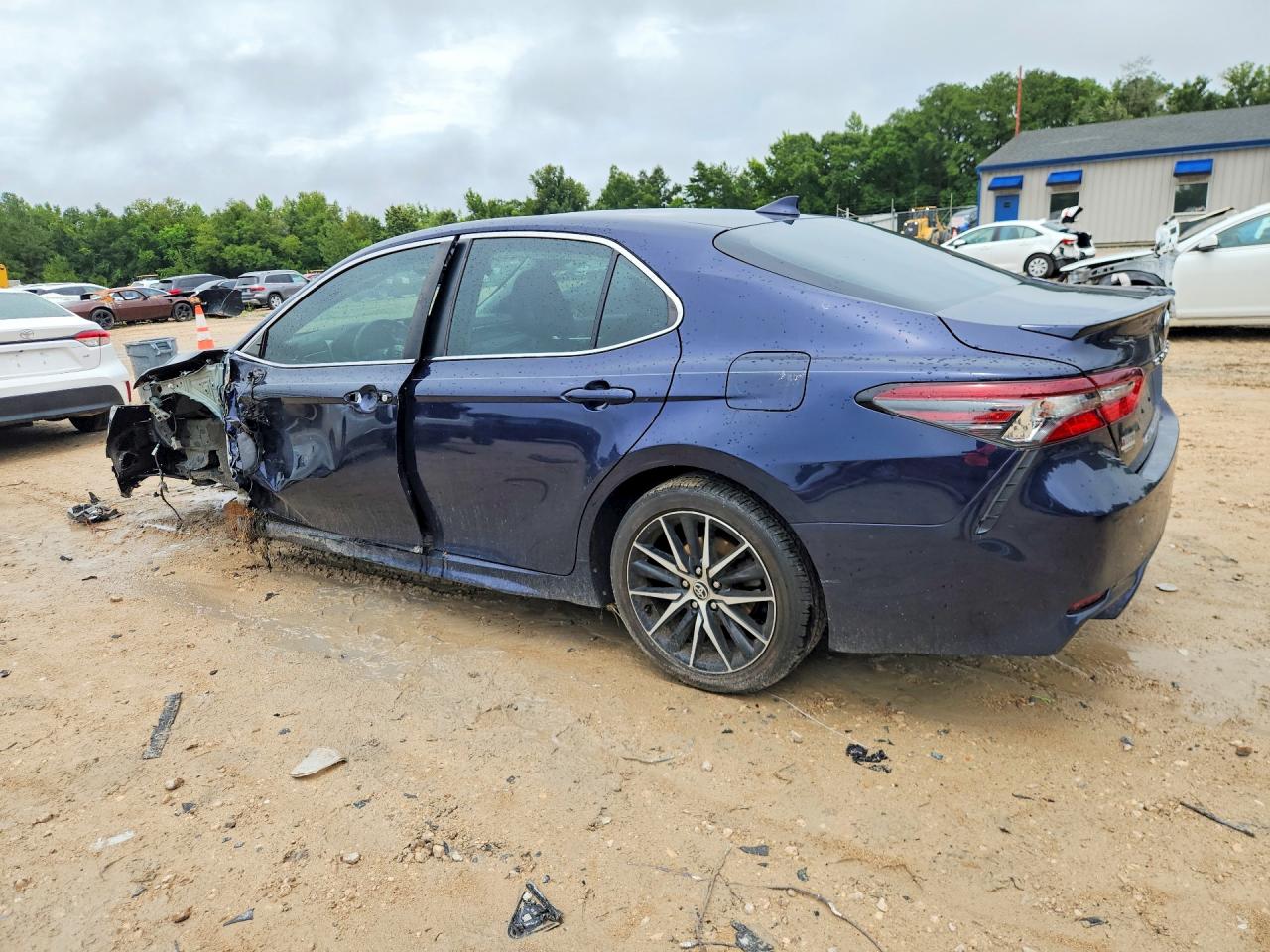 2021 TOYOTA CAMRY SE — снимка 2
