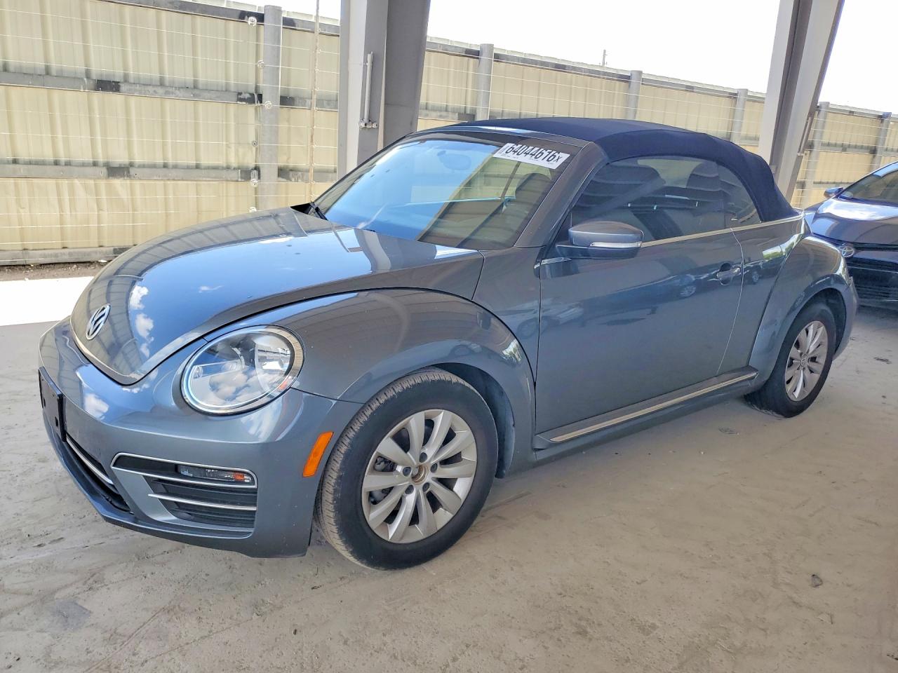 2018 VOLKSWAGEN BEETLE S