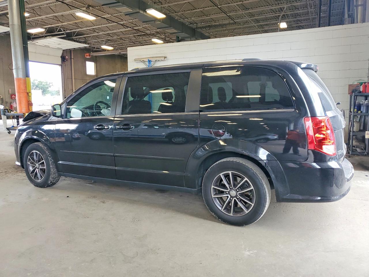 2017 DODGE GRAND CARAVAN SXT — снимка 2