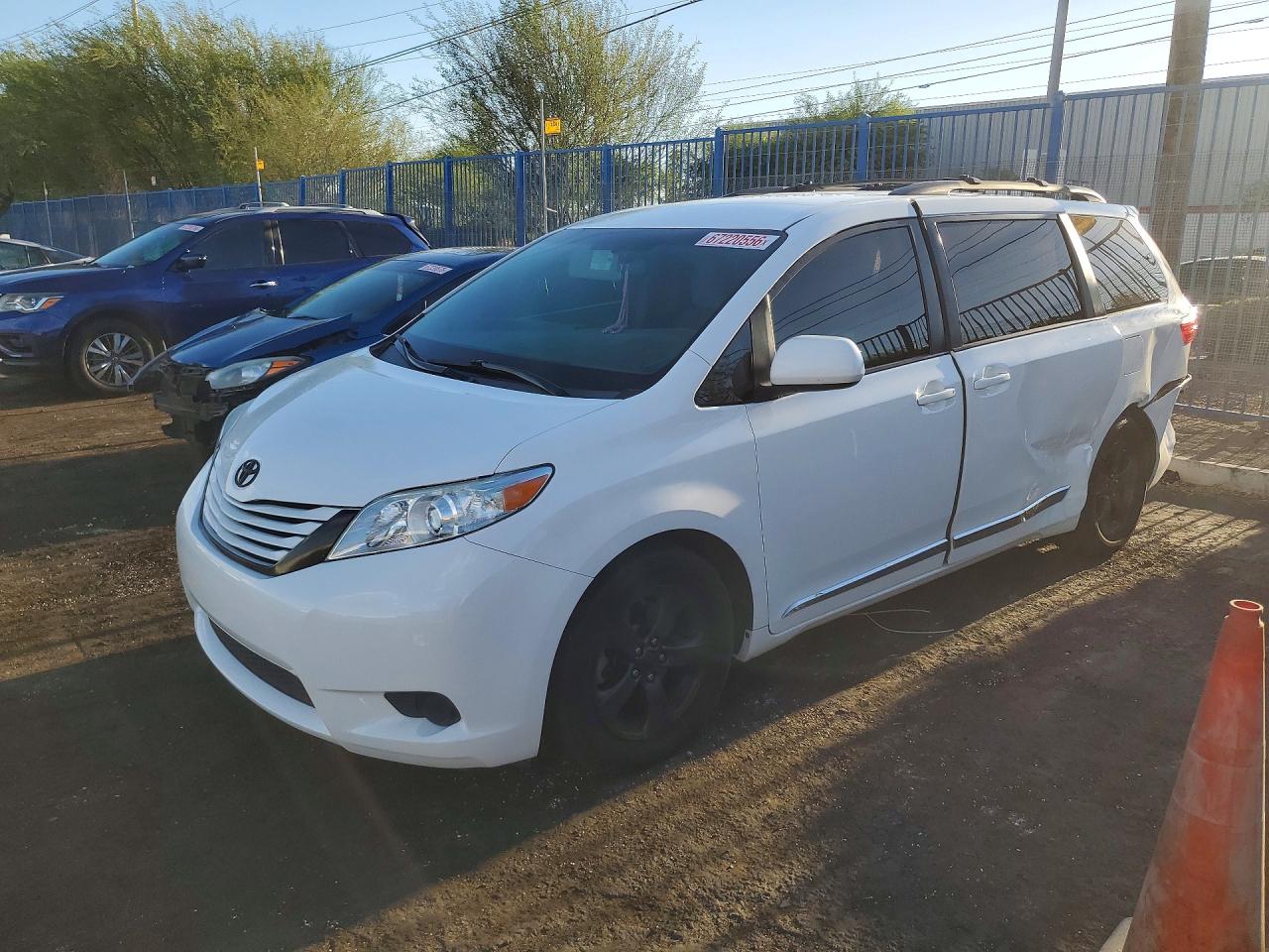 2016 TOYOTA SIENNA LE