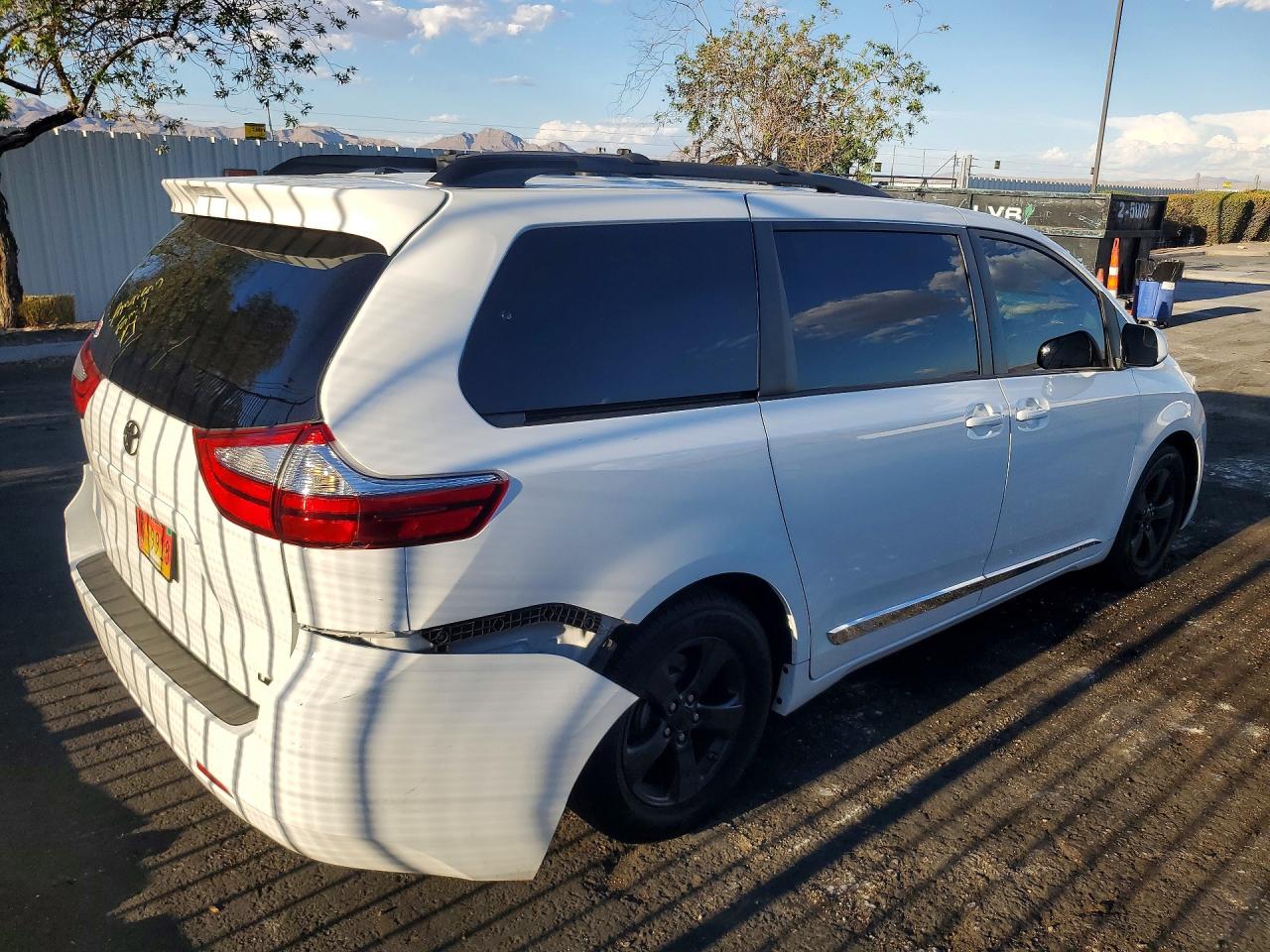 2016 TOYOTA SIENNA LE — снимка 3
