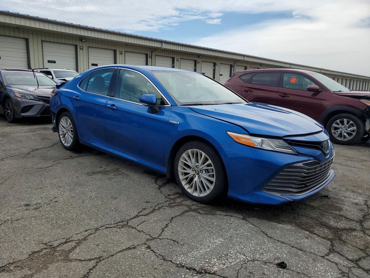 2019 TOYOTA CAMRY HYBRID XLE — снимка 4