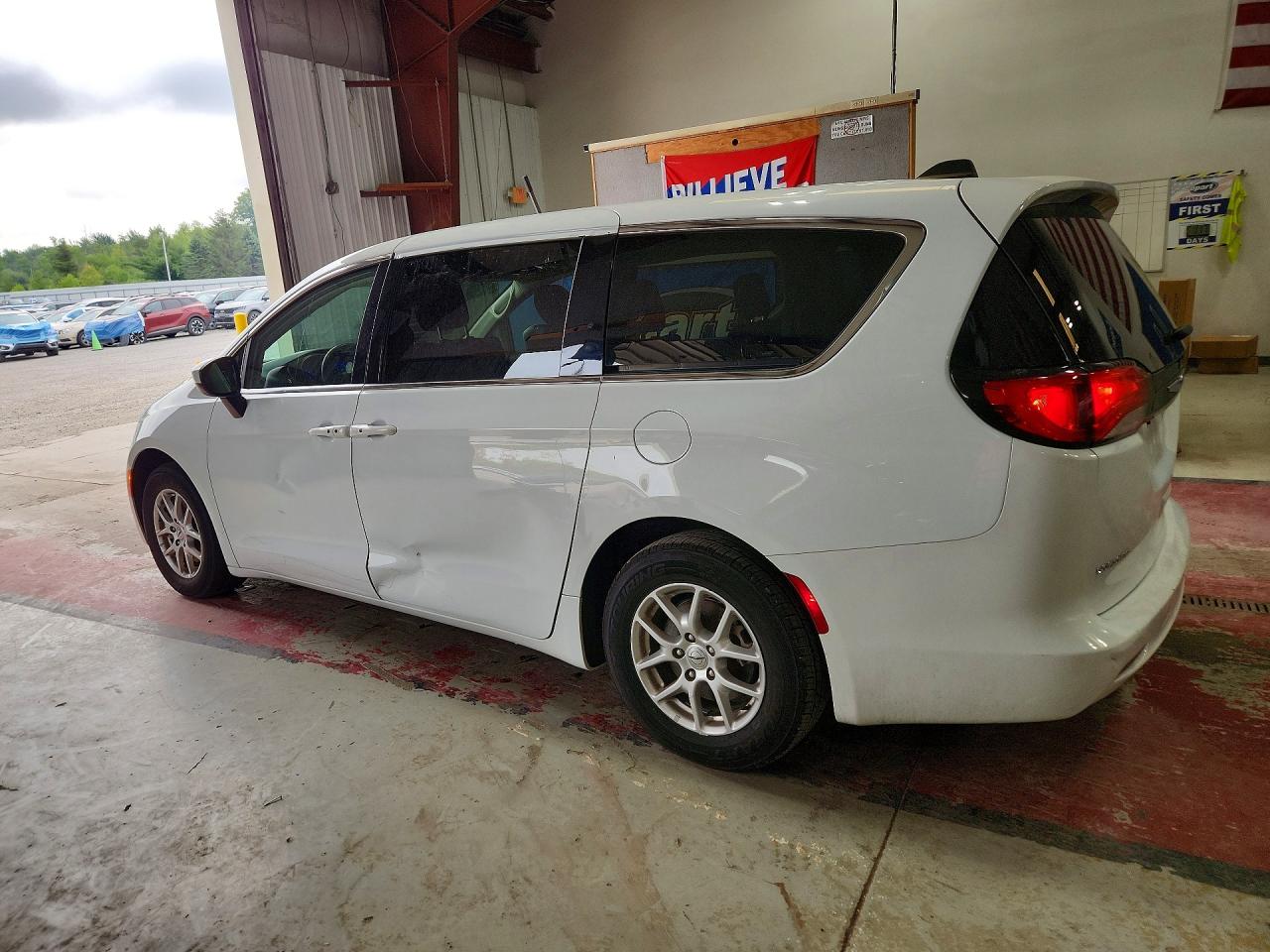 2023 CHRYSLER VOYAGER LX — снимка 2