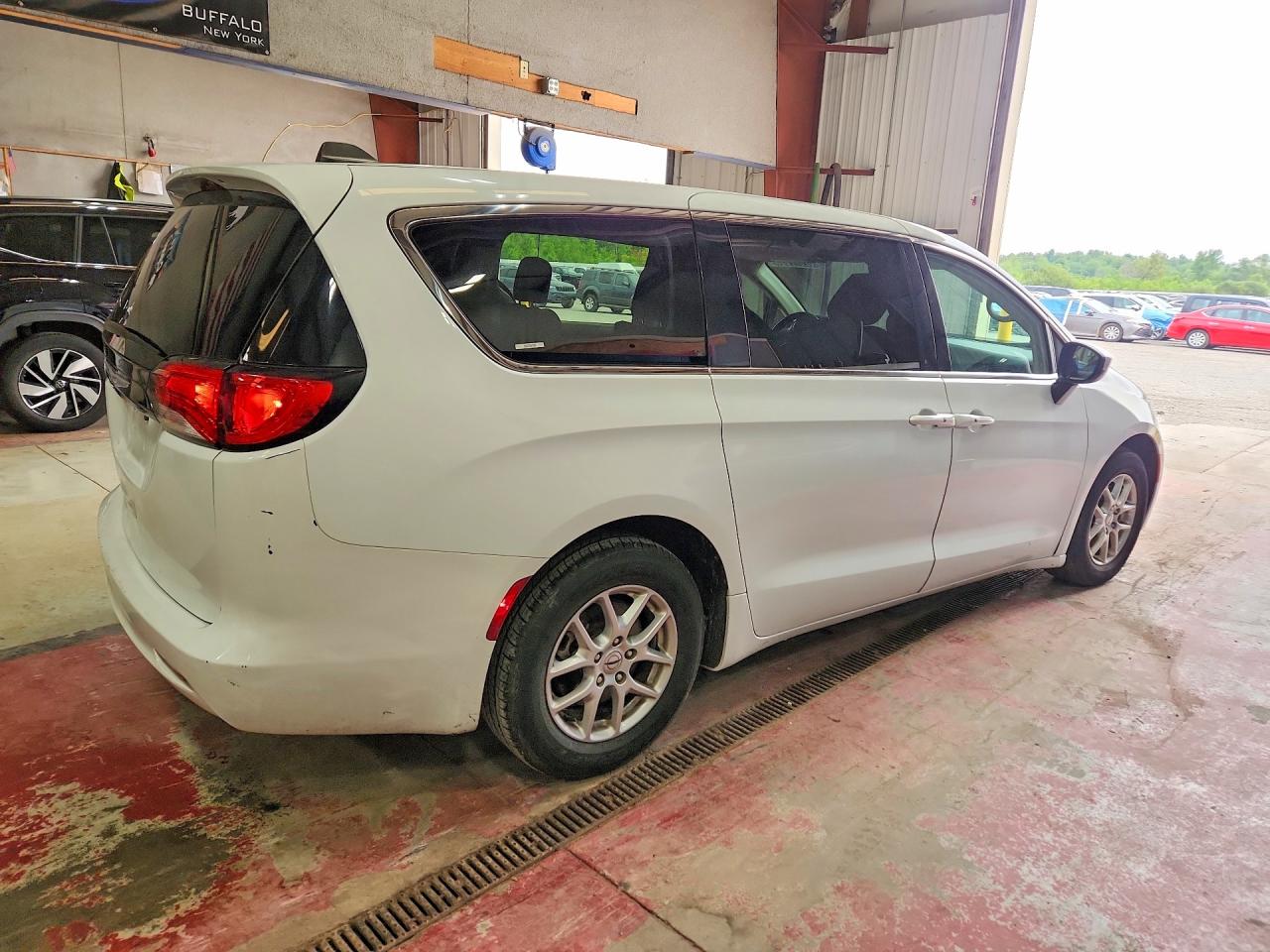 2023 CHRYSLER VOYAGER LX — снимка 3