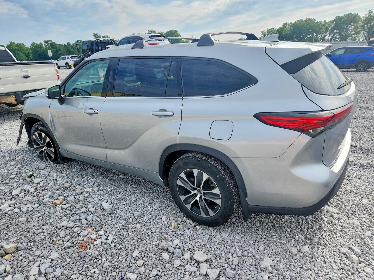 2022 TOYOTA HIGHLANDER XLE — снимка 2