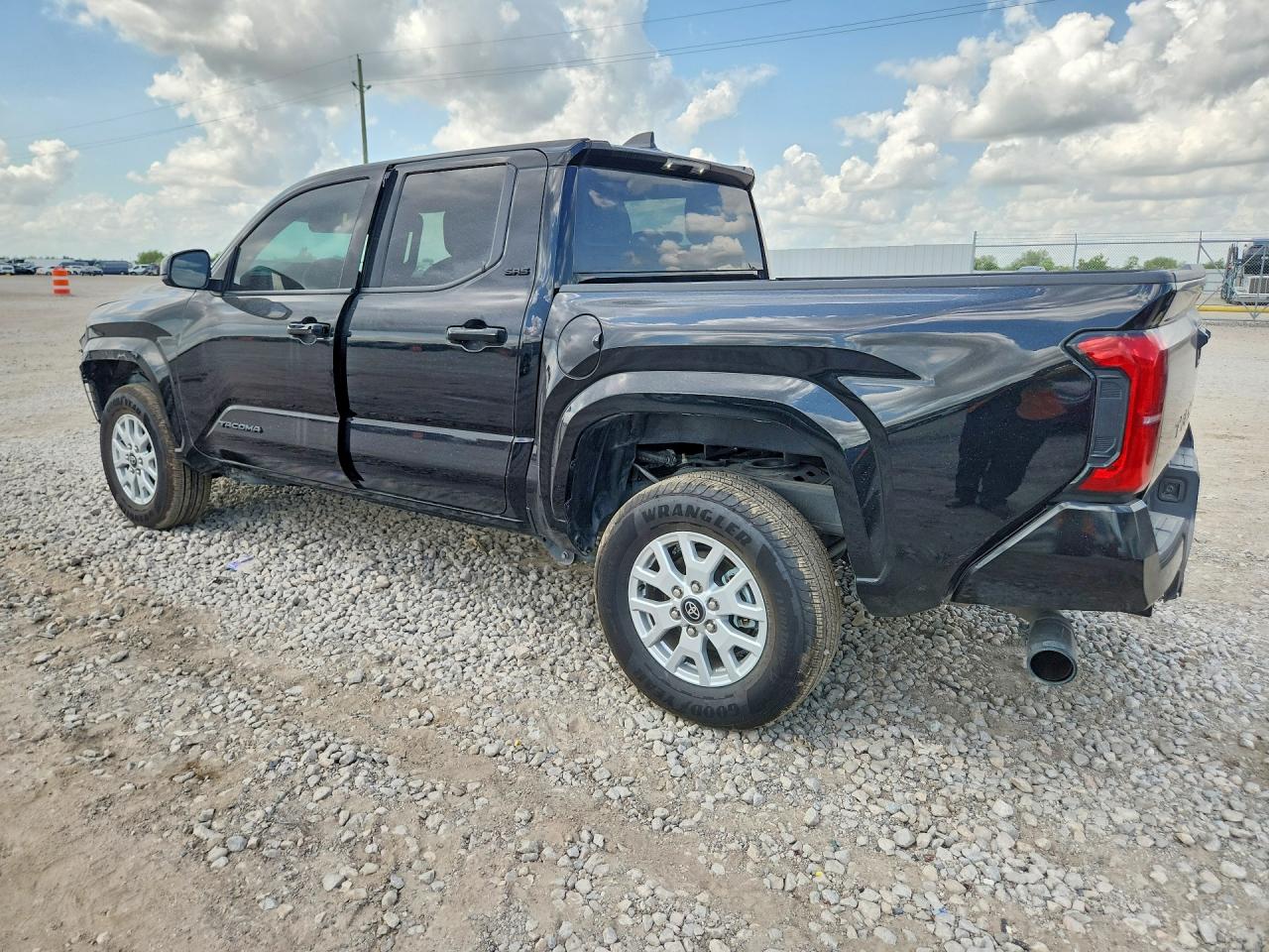 2025 TOYOTA TACOMA SR5 — снимка 2