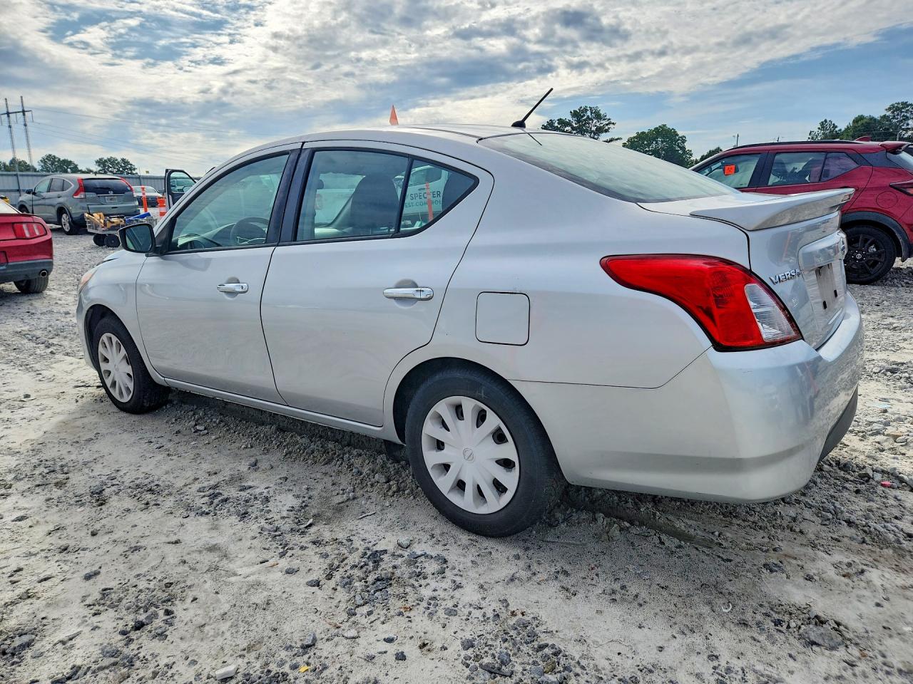 2019 NISSAN VERSA SV — снимка 2