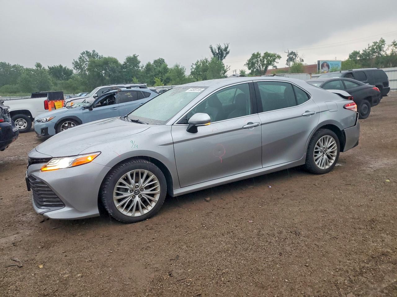2019 TOYOTA CAMRY XLE