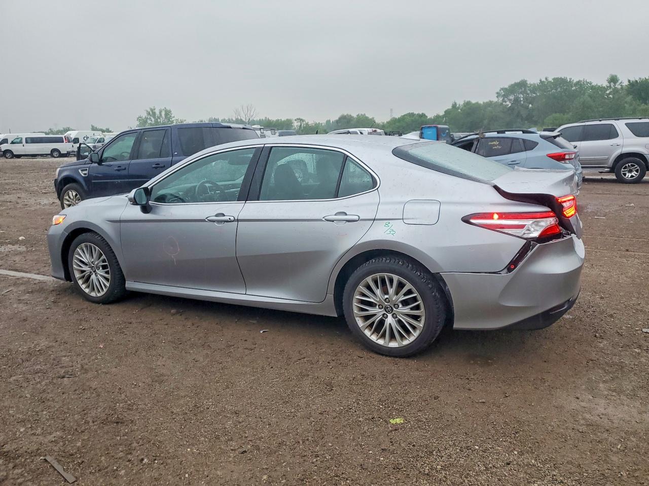 2019 TOYOTA CAMRY XLE — снимка 2