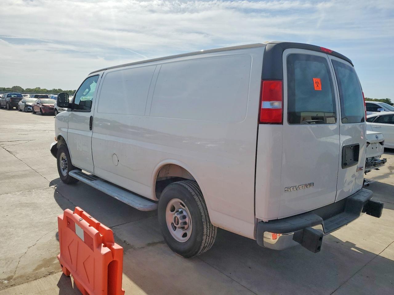2025 GMC SAVANA G2500 — снимка 2