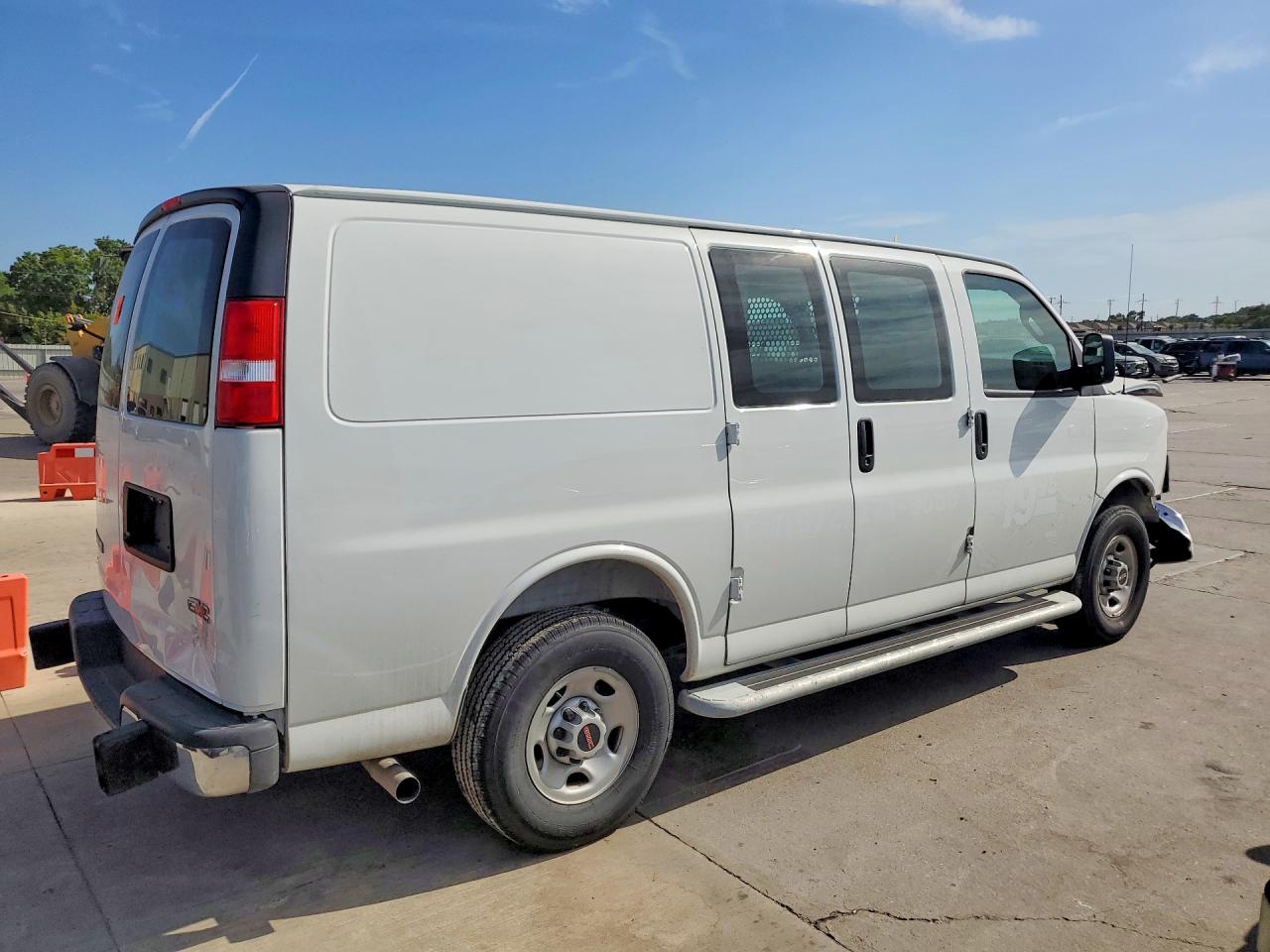 2025 GMC SAVANA G2500 — снимка 3