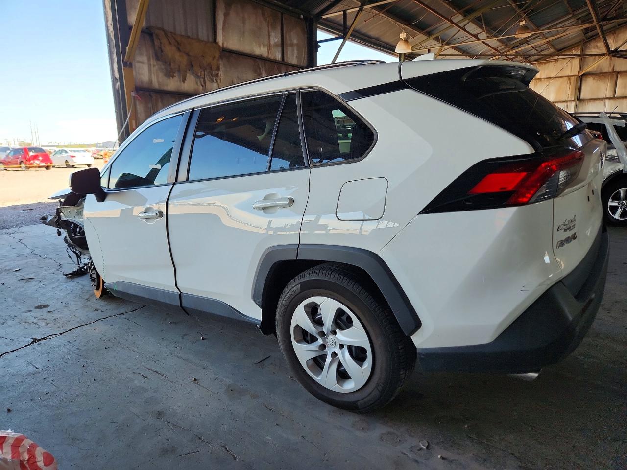 2020 TOYOTA RAV4 LE — снимка 2