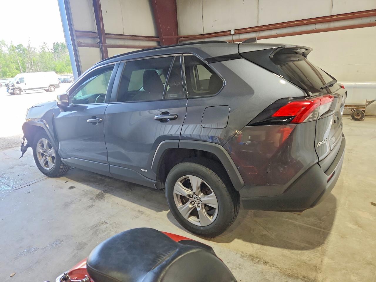 2022 TOYOTA RAV4 XLE — снимка 2