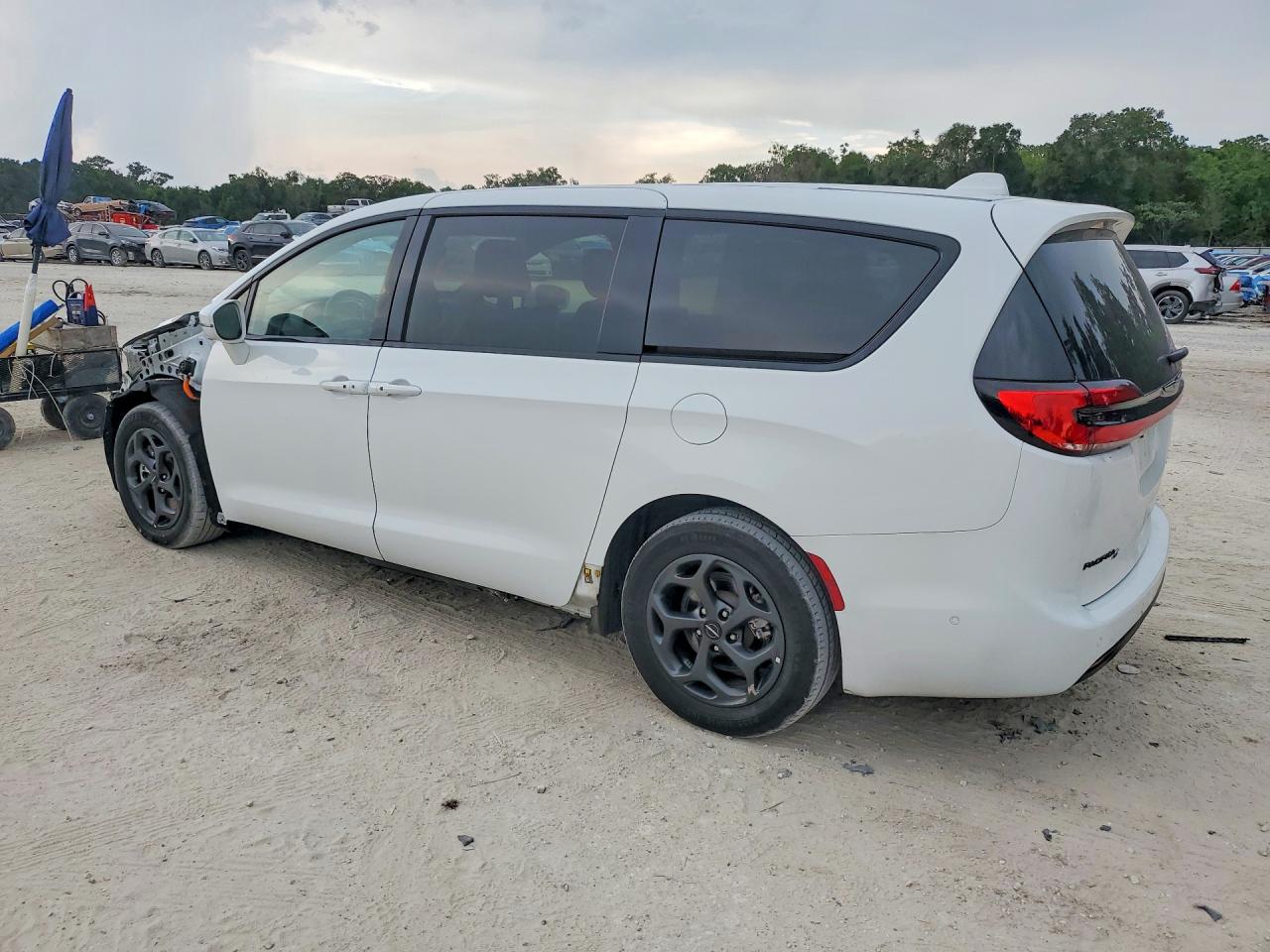 2022 CHRYSLER PACIFICA HYBRID LIMITED — снимка 2