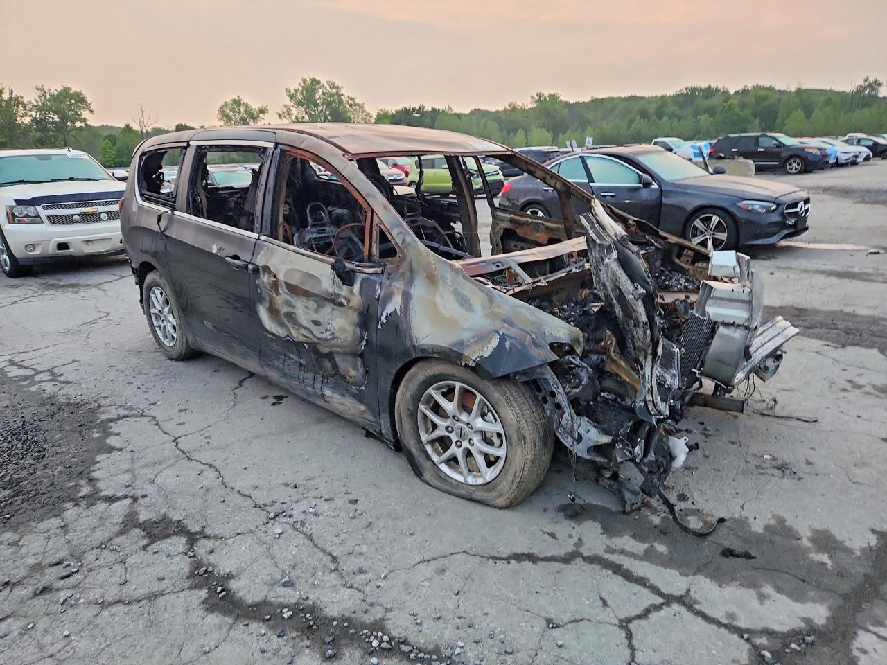 2024 CHRYSLER PACIFICA TOURING L — снимка 4