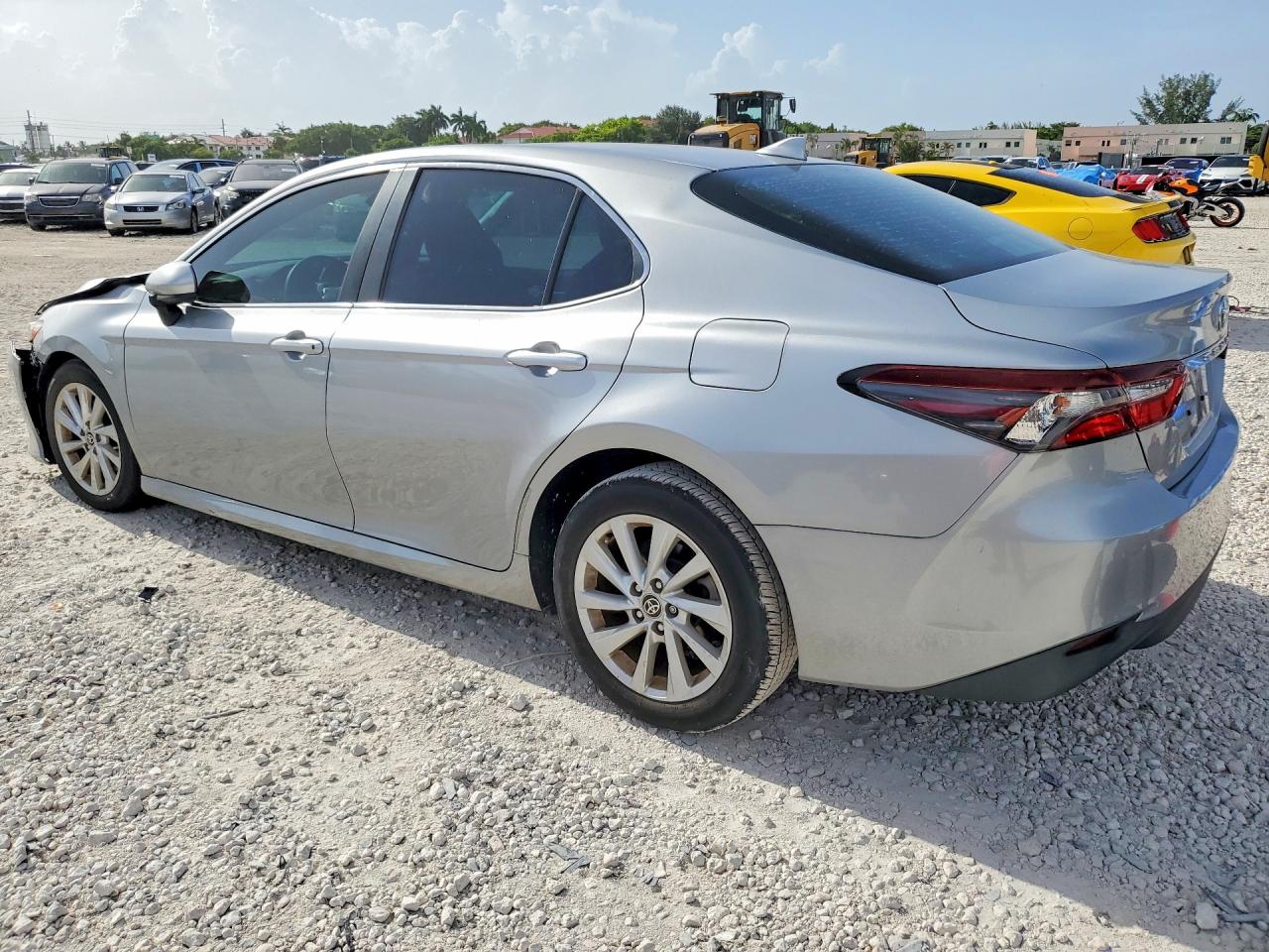 2021 TOYOTA CAMRY LE — снимка 2
