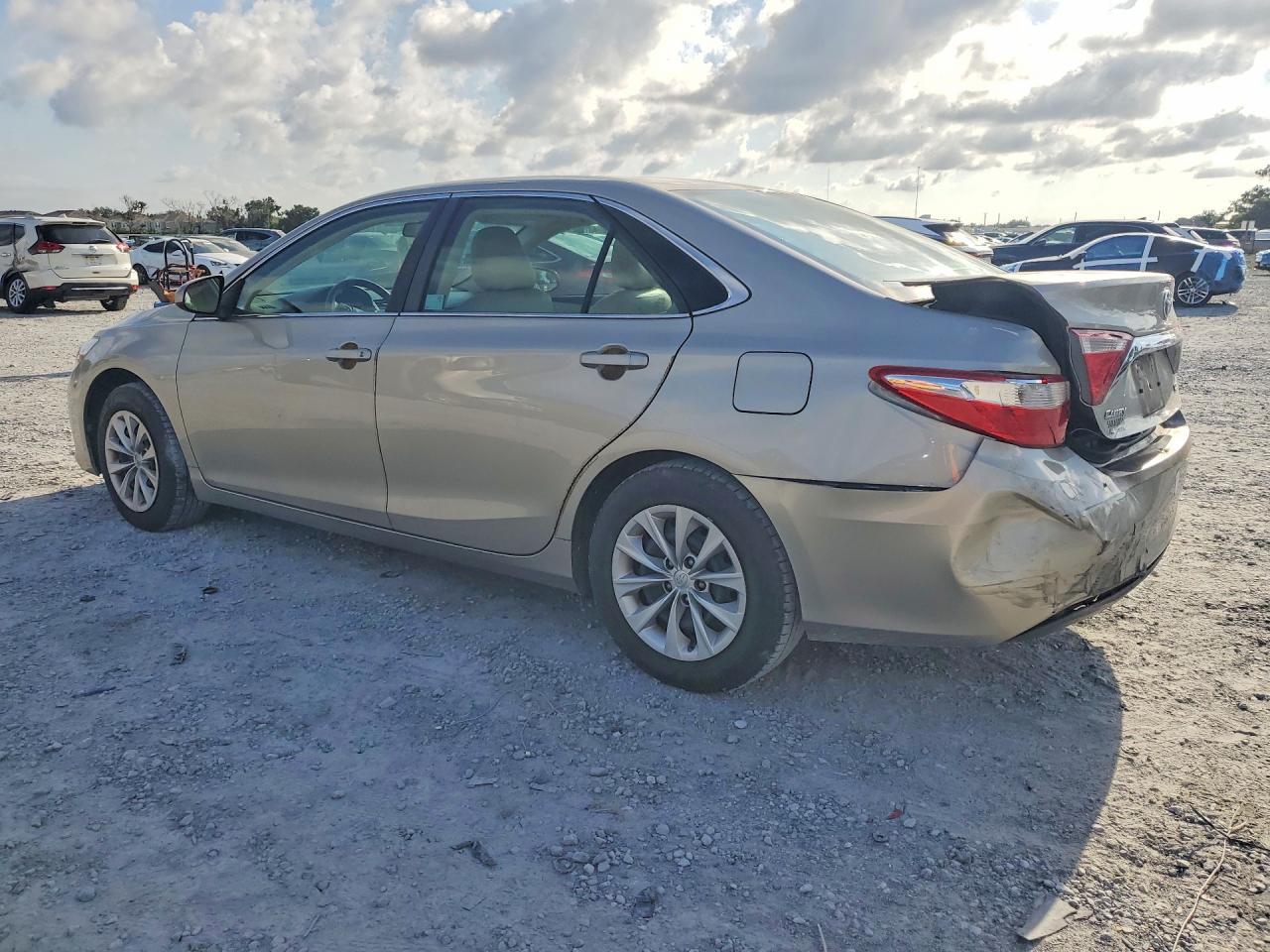 2016 TOYOTA CAMRY LE — снимка 2