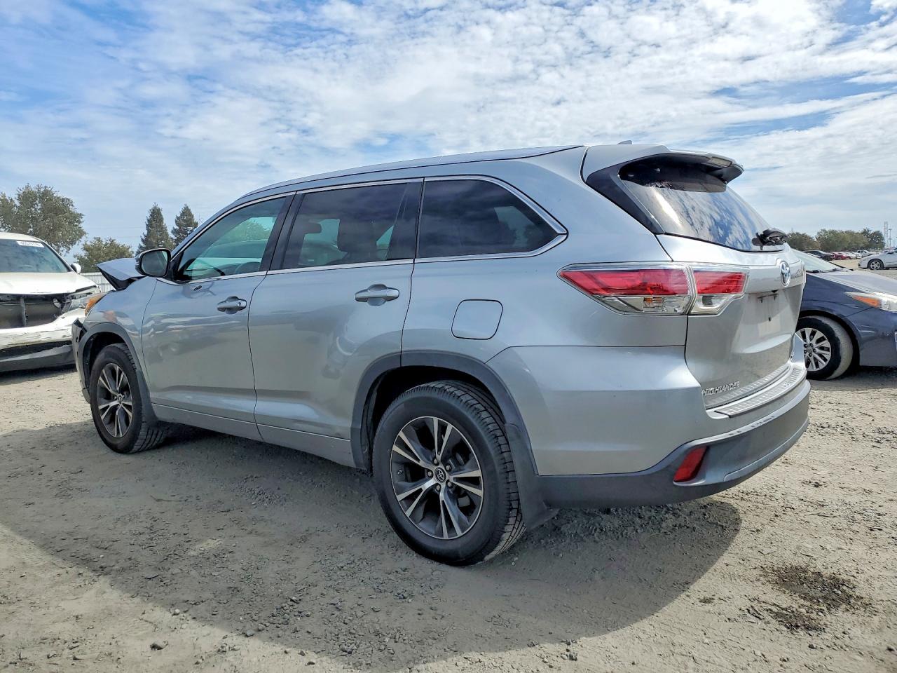 2016 TOYOTA HIGHLANDER XLE — снимка 2