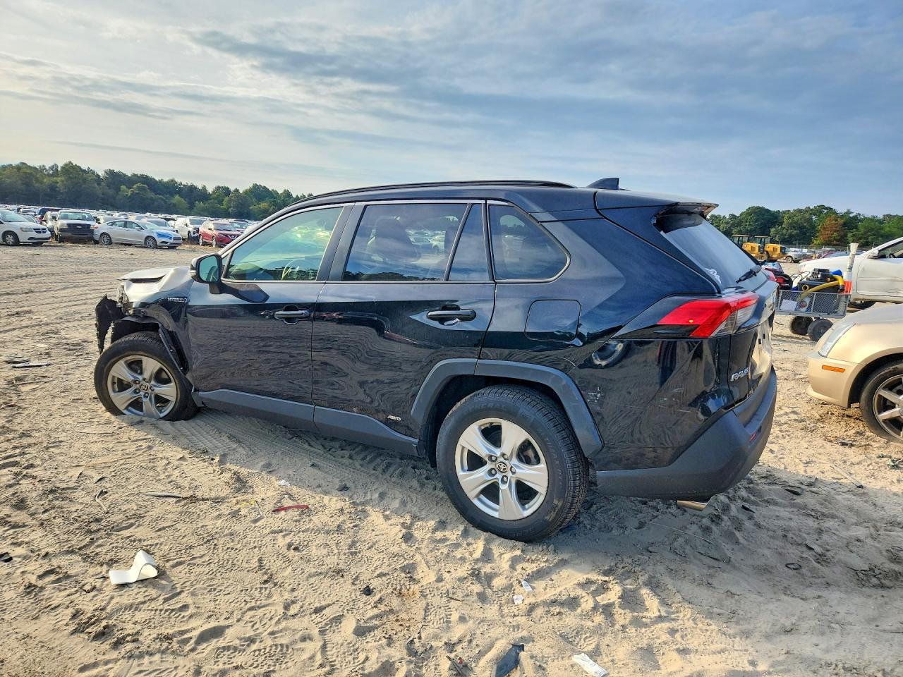 2020 TOYOTA RAV4 HYBRID XLE — снимка 2