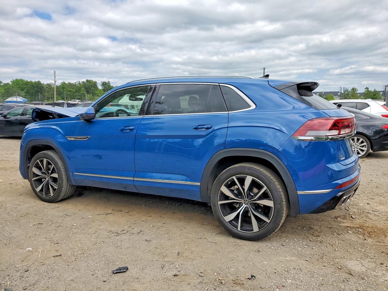 2025 VOLKSWAGEN ATLAS CROSS SPORT SEL PREMIUM R-LINE — снимка 2