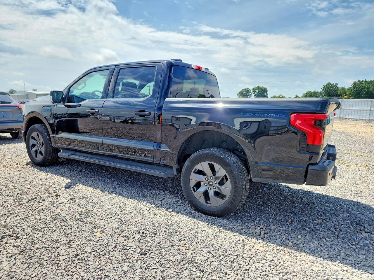 2025 FORD F150 LIGHTNING XLT — снимка 2