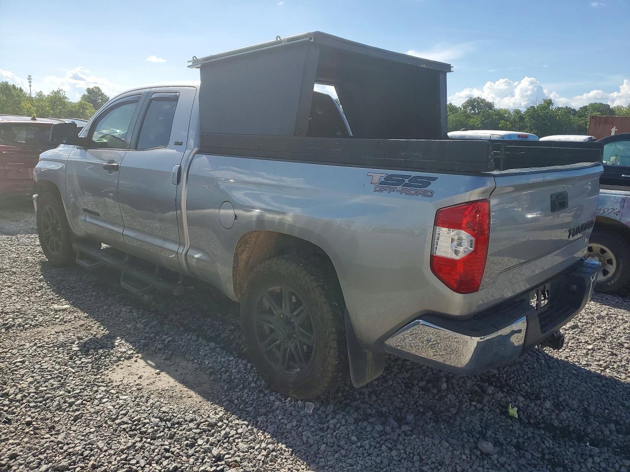 2017 TOYOTA TUNDRA SR5 — снимка 2