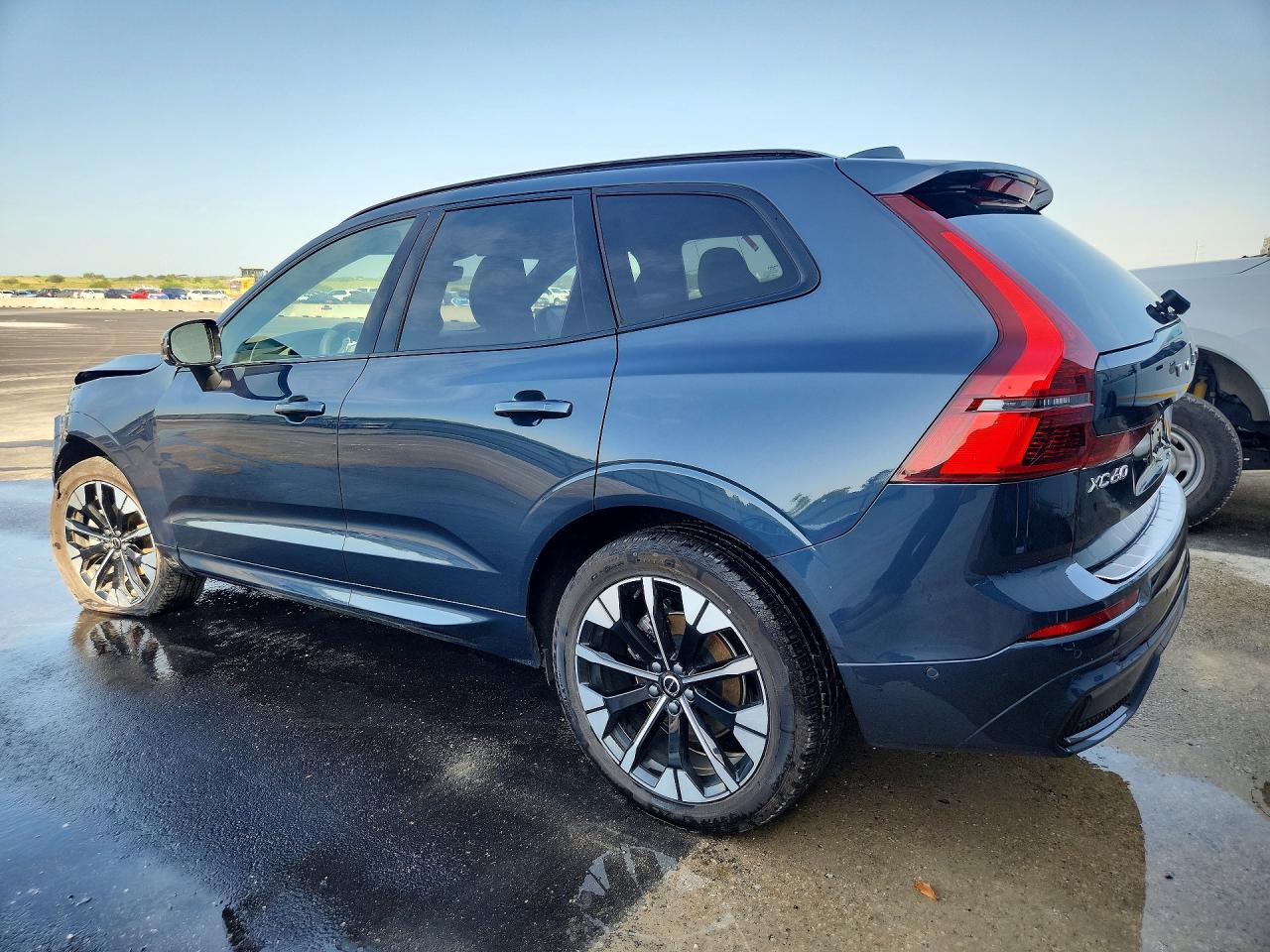 2026 VOLVO XC60 PLUS — снимка 2