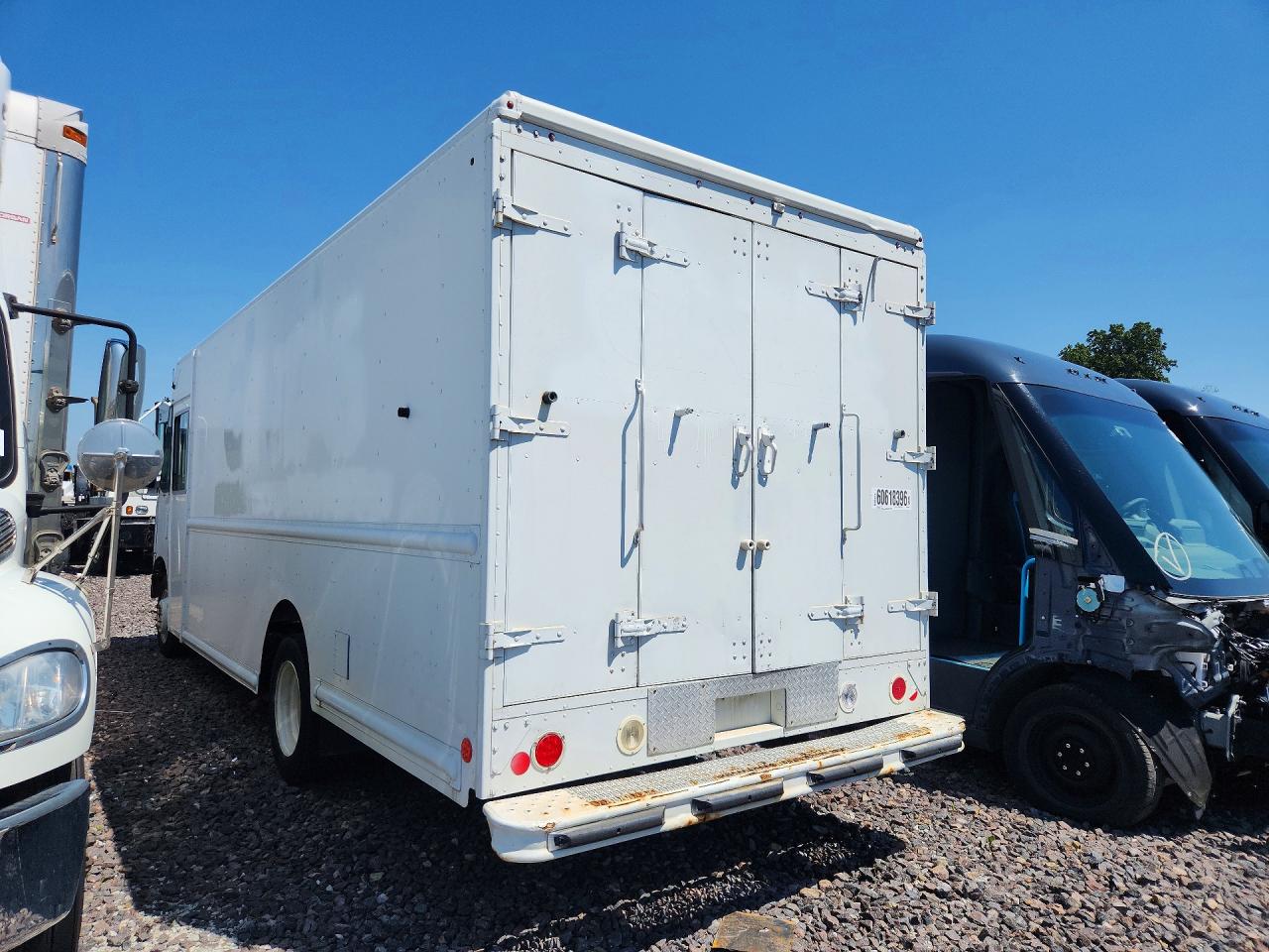2015 FORD F59 — снимка 2