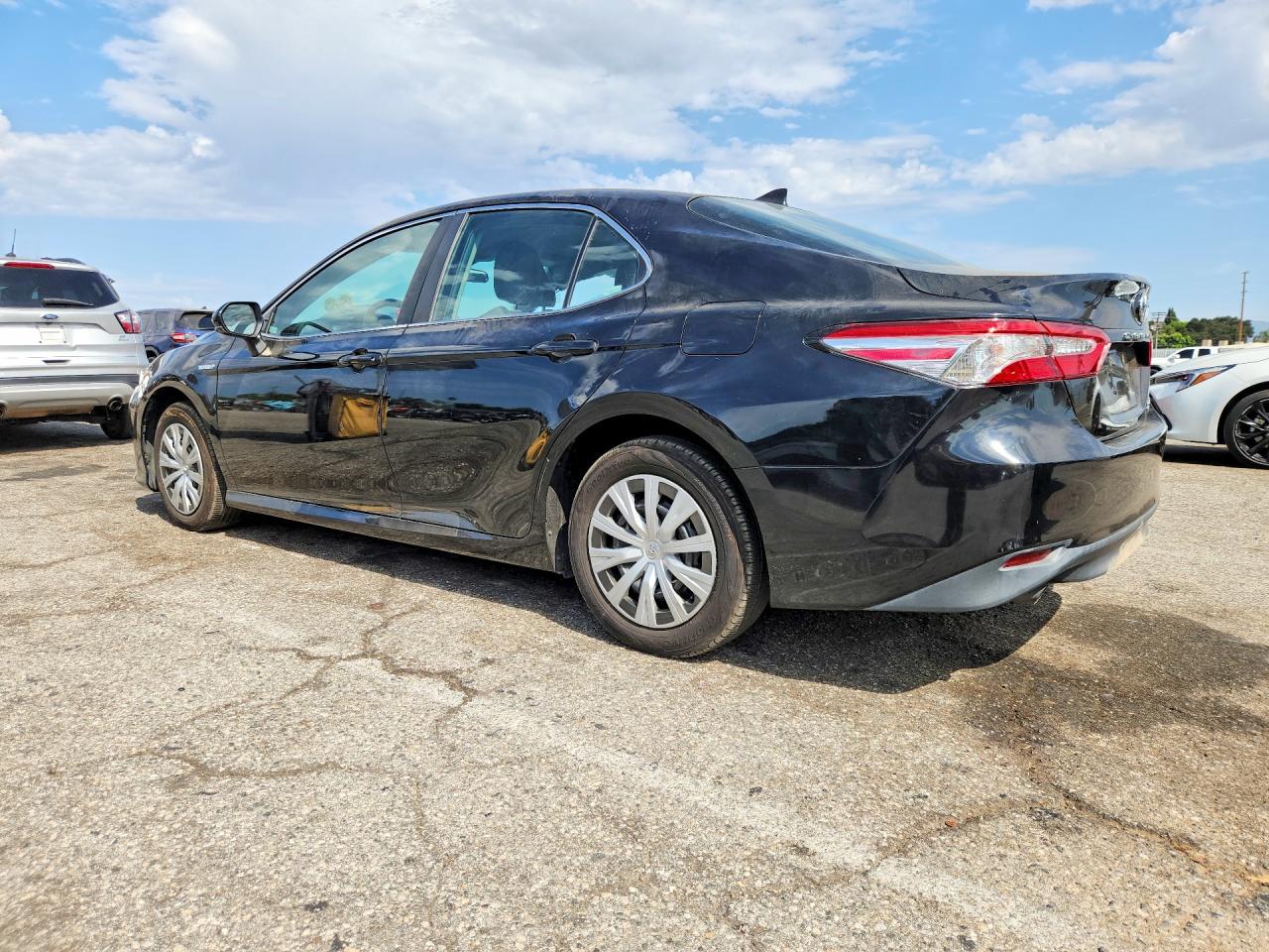 2019 TOYOTA CAMRY LE — снимка 2