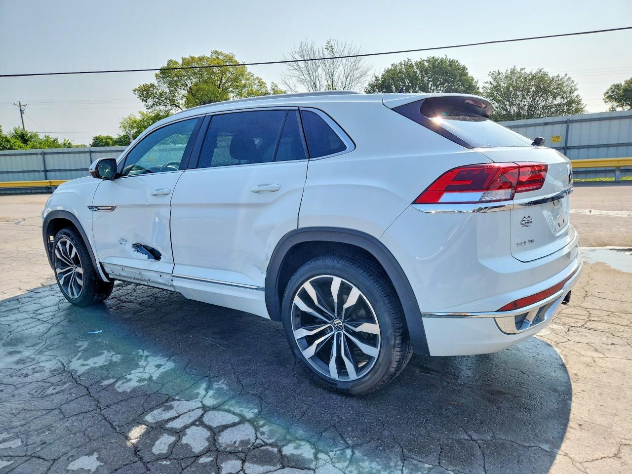 2021 VOLKSWAGEN ATLAS CROSS SPORT SEL R-LINE — снимка 2