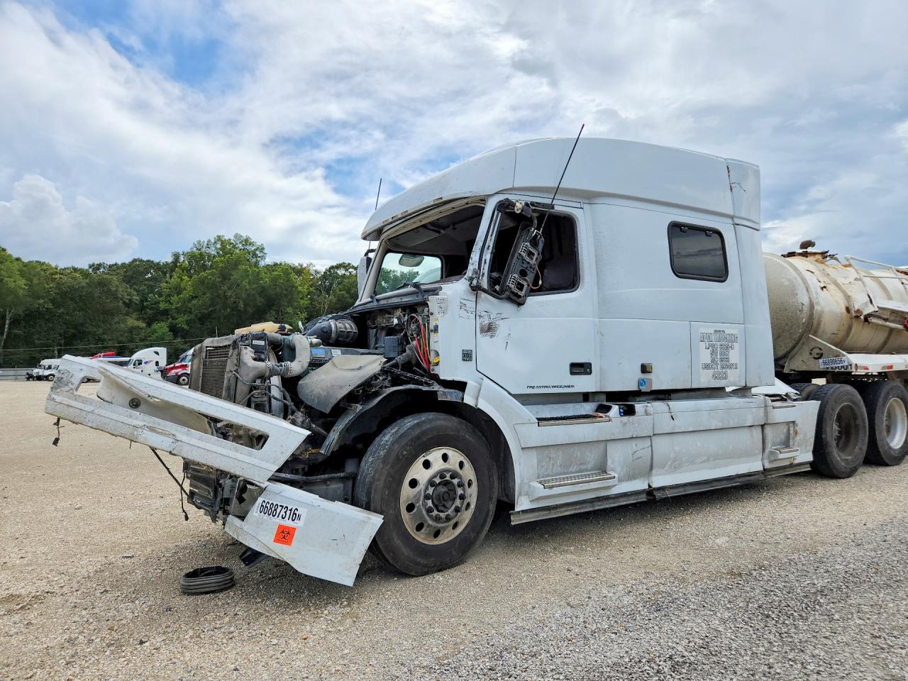 2016 VOLVO VNL
