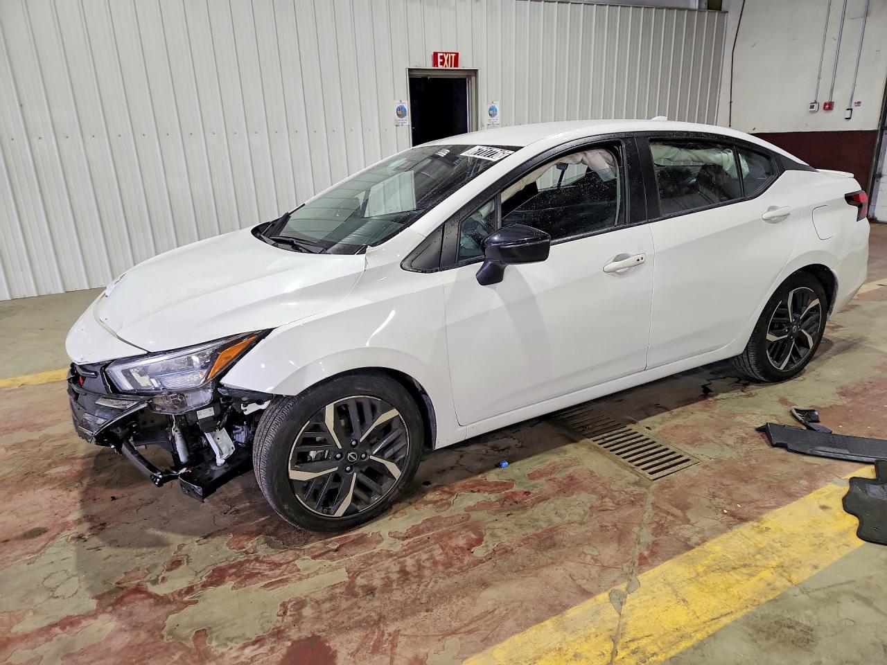 2025 NISSAN VERSA SR
