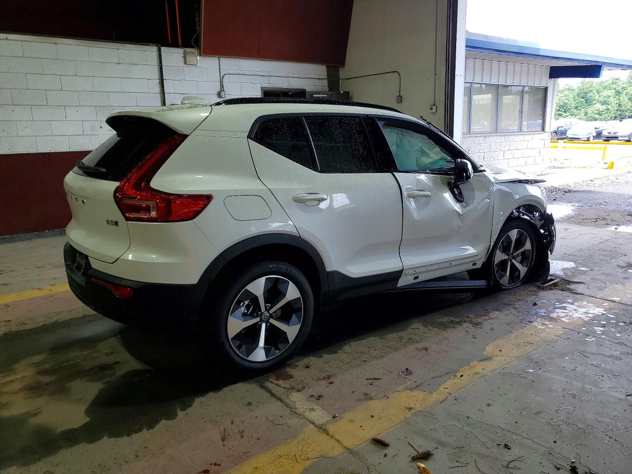 2026 VOLVO XC40 PLUS — снимка 3