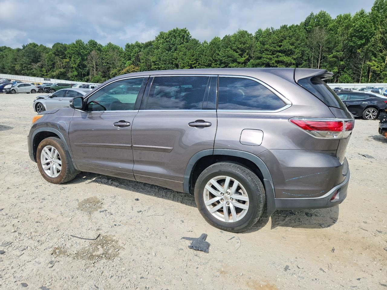 2015 TOYOTA HIGHLANDER LE — снимка 2