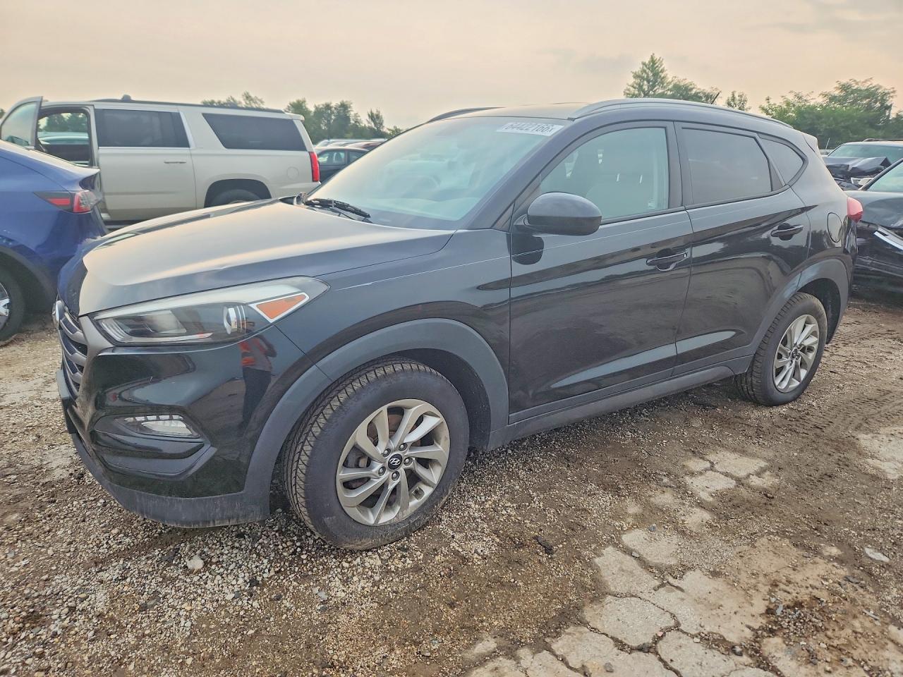 2016 HYUNDAI TUCSON SE
