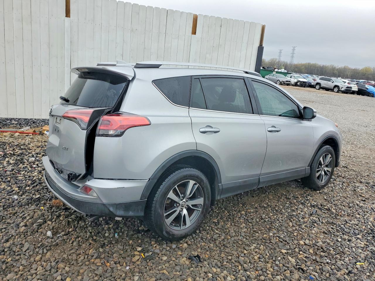 2018 TOYOTA RAV4 XLE — снимка 3