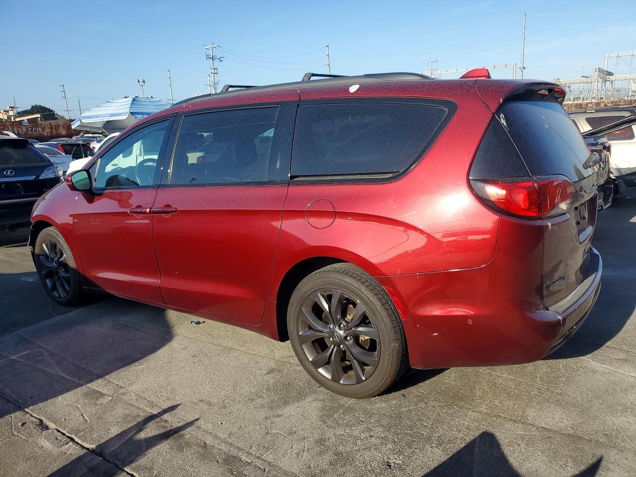 2019 CHRYSLER PACIFICA LIMITED — снимка 2