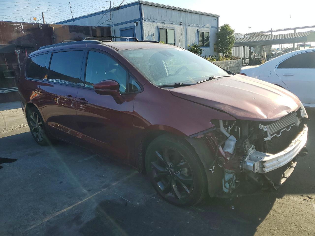 2019 CHRYSLER PACIFICA LIMITED — снимка 4