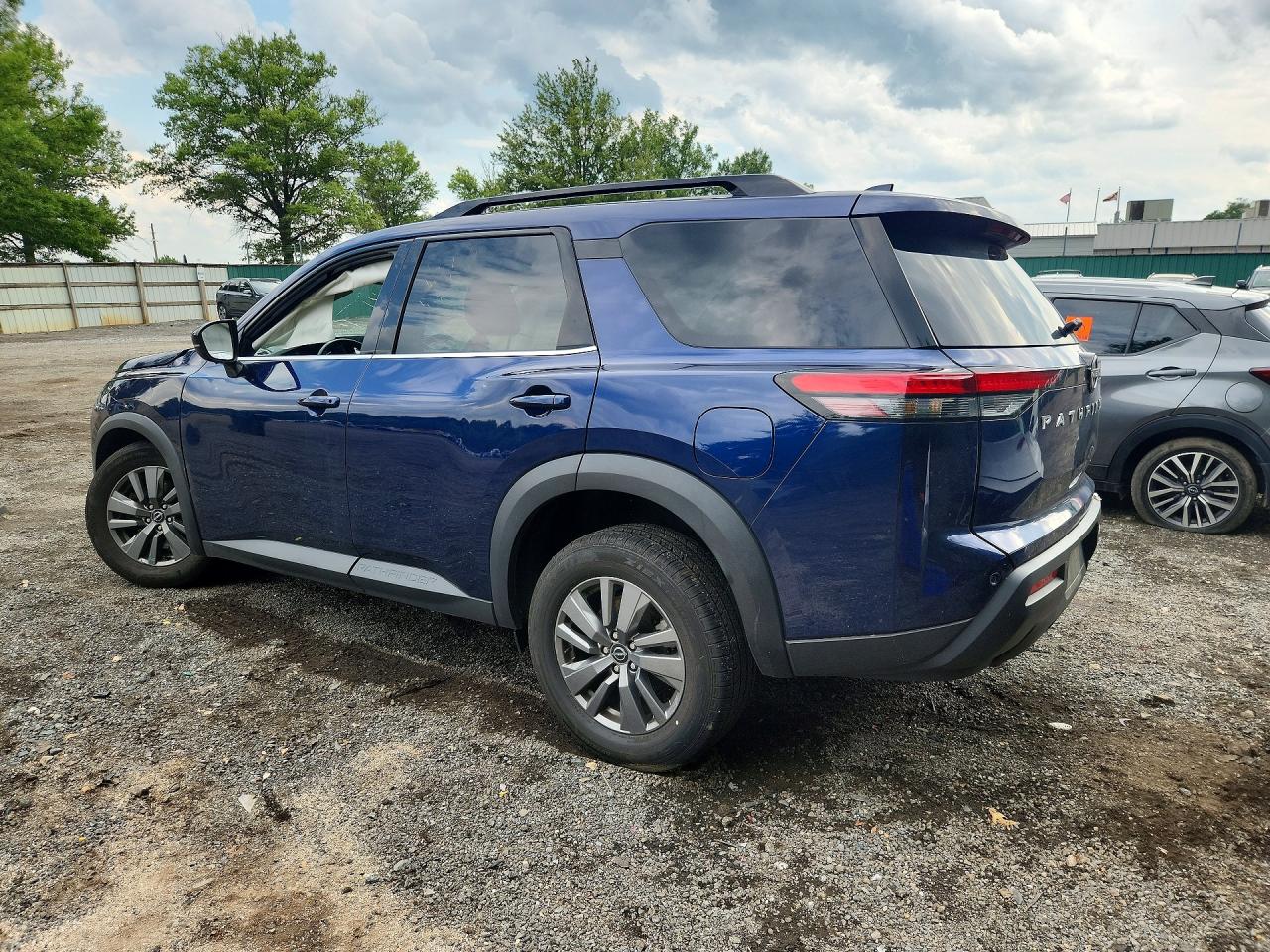 2025 NISSAN PATHFINDER SV — снимка 2