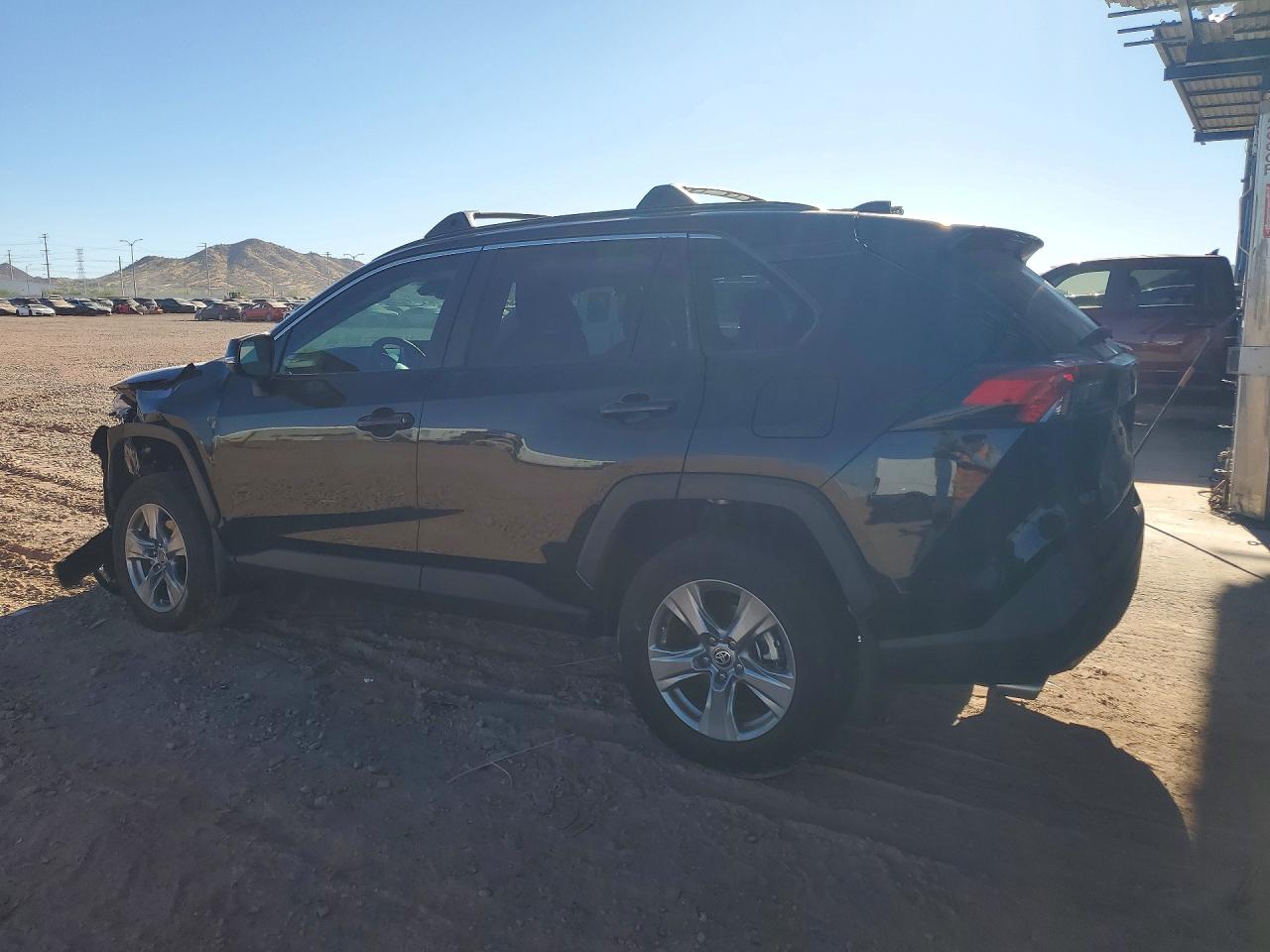 2025 TOYOTA RAV4 XLE — снимка 2