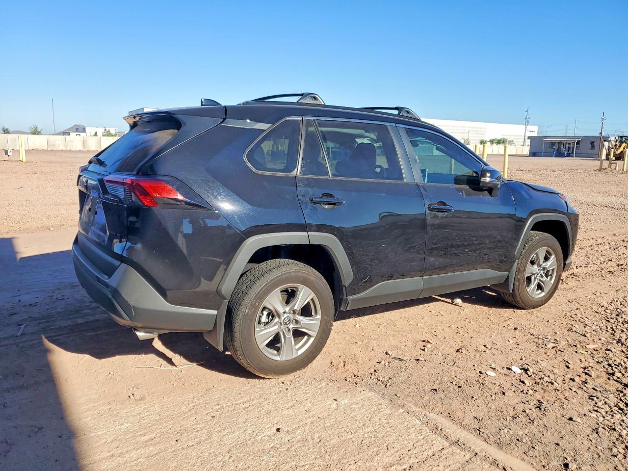 2025 TOYOTA RAV4 XLE — снимка 3