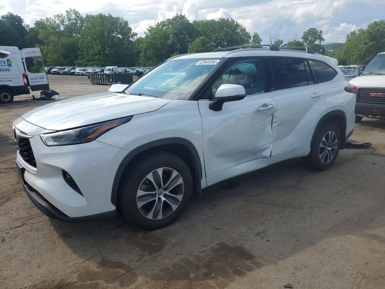 2022 TOYOTA HIGHLANDER XLE