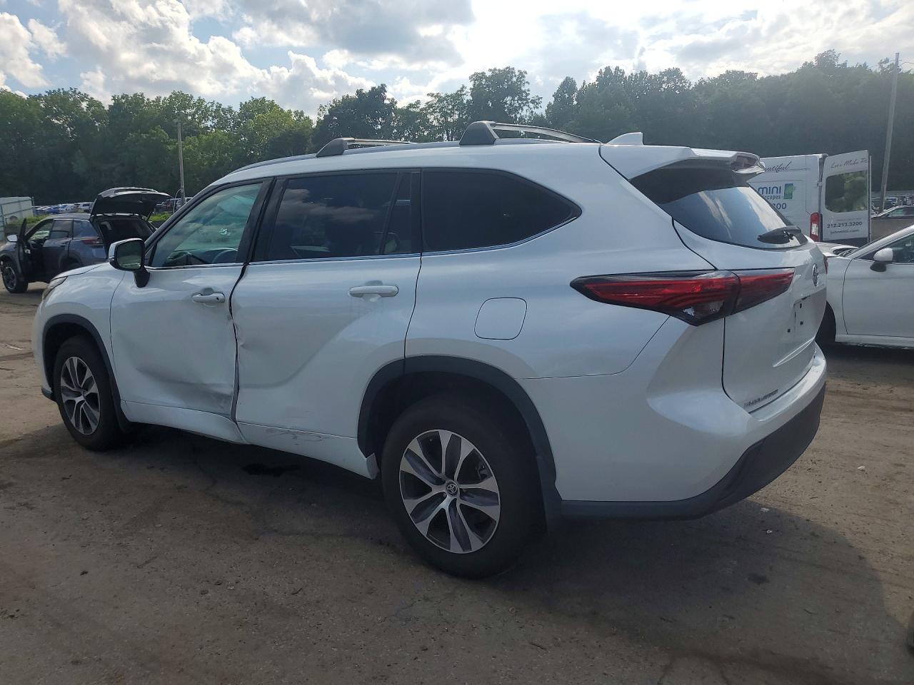 2022 TOYOTA HIGHLANDER XLE — снимка 2
