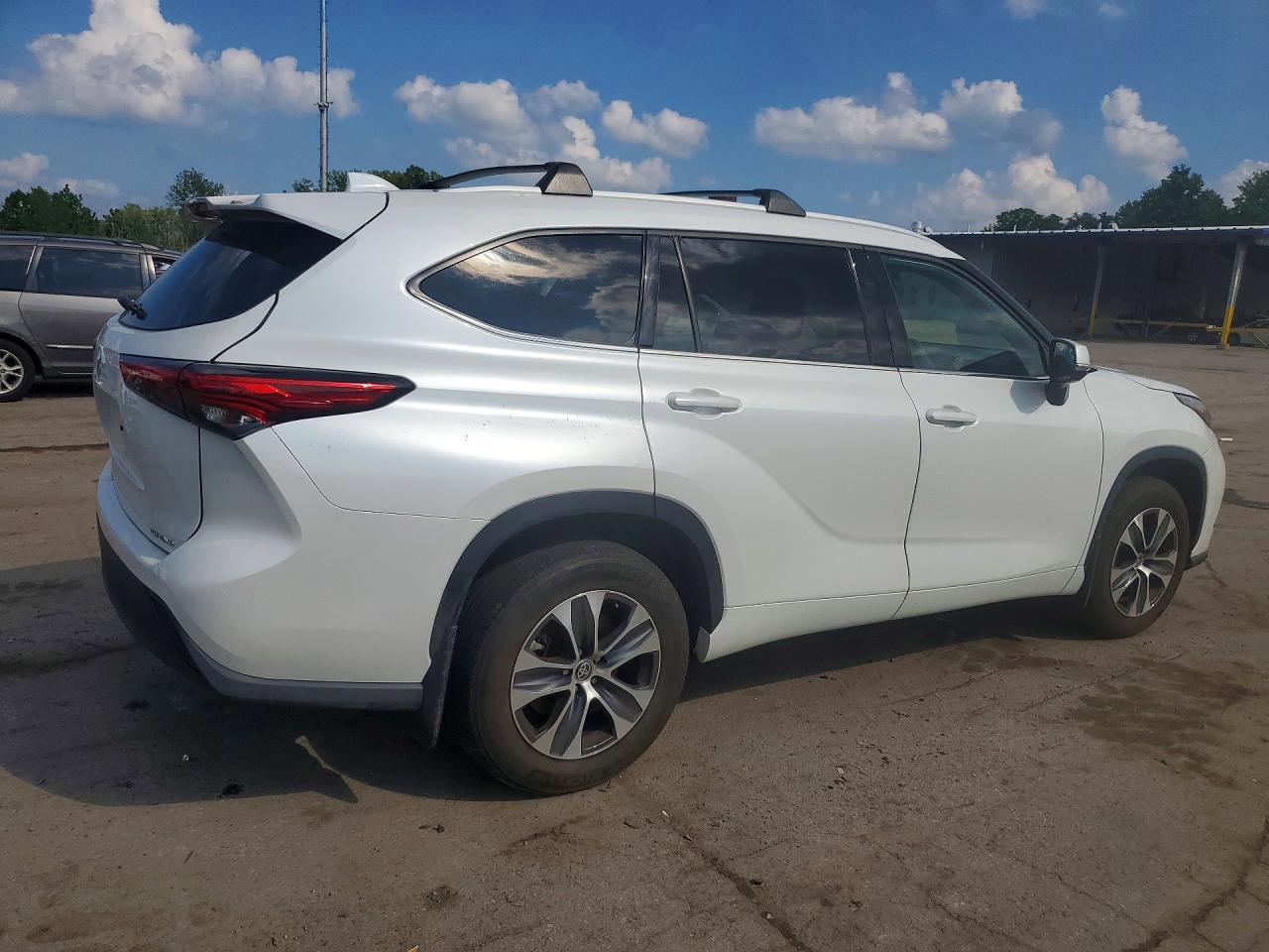 2022 TOYOTA HIGHLANDER XLE — снимка 3